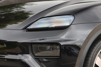 2025 Porsche MACAN 
