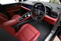 2025 Porsche MACAN 