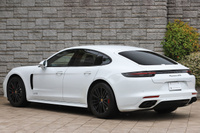 2019 Porsche PANAMERA null