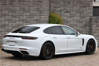 2019 Porsche PANAMERA null