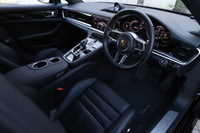 2018 Porsche PANAMERA null