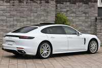2018 Porsche PANAMERA null