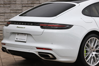 2018 Porsche PANAMERA null