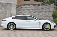 2018 Porsche PANAMERA null