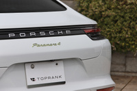 2018 Porsche PANAMERA null