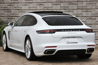 2018 Porsche PANAMERA null