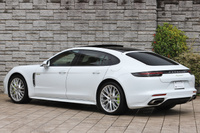 2018 Porsche PANAMERA null