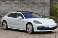 2018 Porsche PANAMERA null