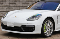 2018 Porsche PANAMERA null