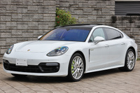 2018 Porsche PANAMERA null