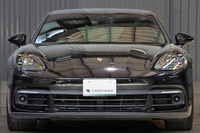 2018 Porsche PANAMERA null