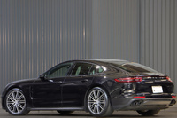 2018 Porsche PANAMERA null