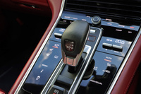 2018 Porsche PANAMERA null