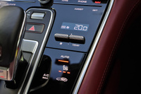 2018 Porsche PANAMERA null