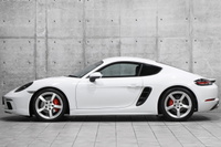 2018 Porsche 718 CAYMAN null