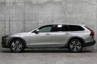 2022 Volvo V90 null