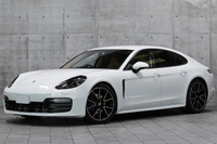 2018 Porsche PANAMERA null