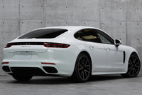 2018 Porsche PANAMERA null