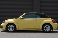 2013 Volkswagen THE BEETLE CABRIOLET null