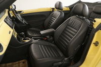 2013 Volkswagen THE BEETLE CABRIOLET null