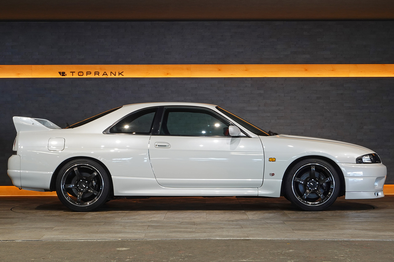 1996 Nissan SKYLINE GT-R BCNR33 R33 Skyline GT-R, Aftermarket Pearl White, Advan Racing 18 inch Wheels, HKS Muffler