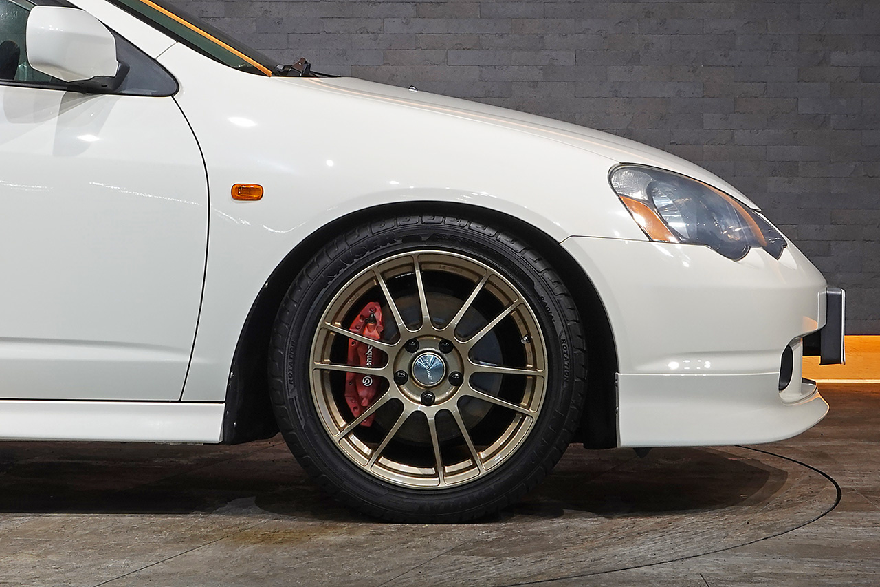 2003 Honda INTEGRA TYPE R DC5 Integra Type R, Largus Height Adjustable Coilovers, Momo Sterring, Autogauge Gauges