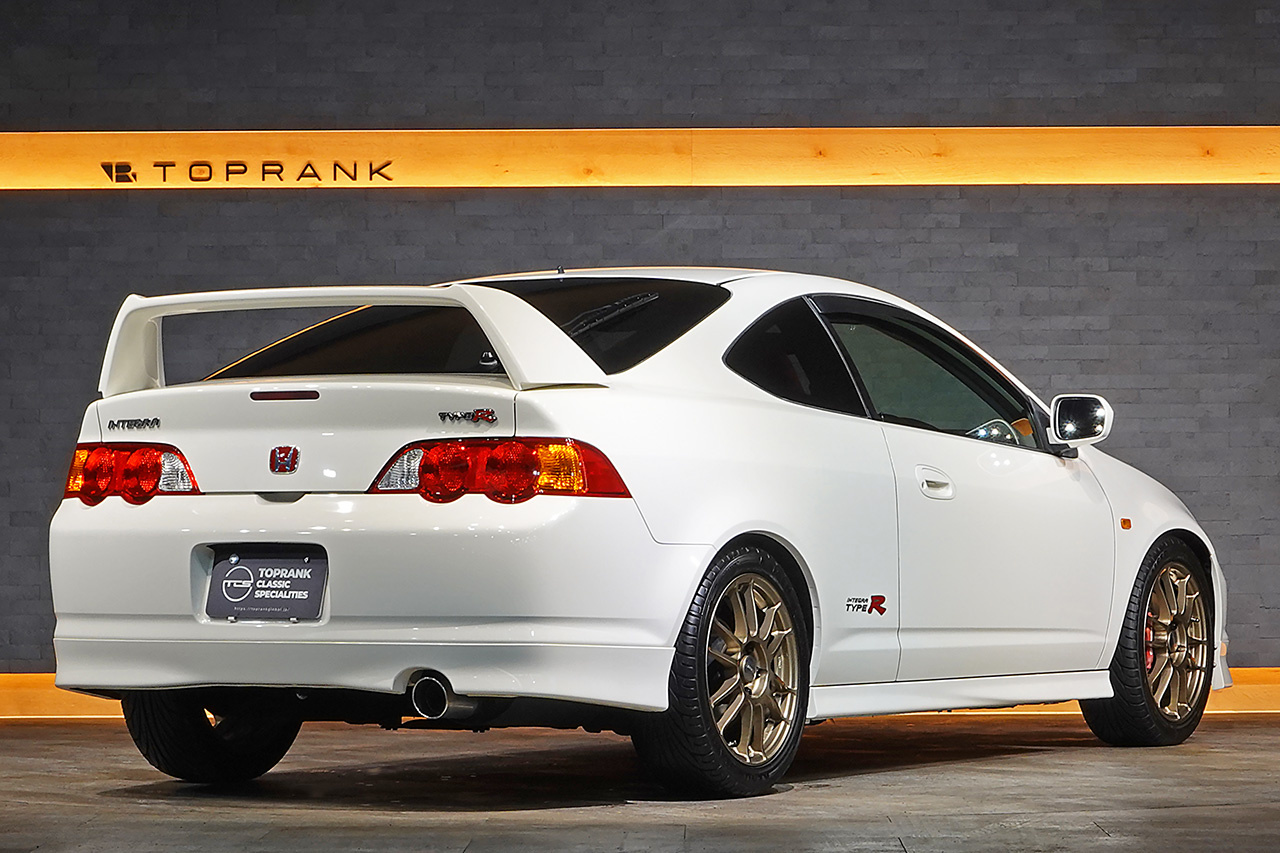 2003 Honda INTEGRA TYPE R DC5 Integra Type R, Largus Height Adjustable Coilovers, Momo Sterring, Autogauge Gauges