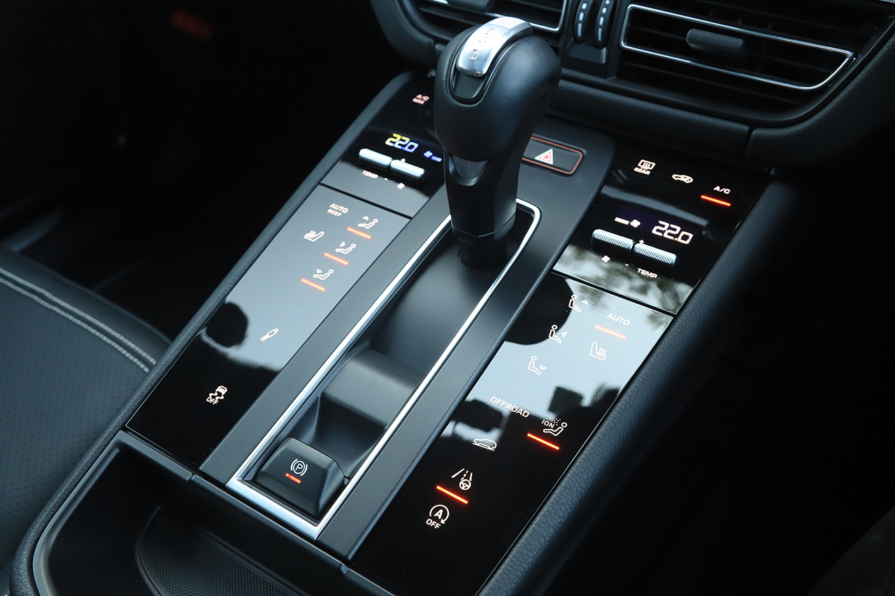 2023 Porsche MACAN null