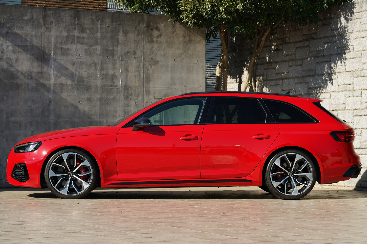 2023 Audi RS4 AVANT 