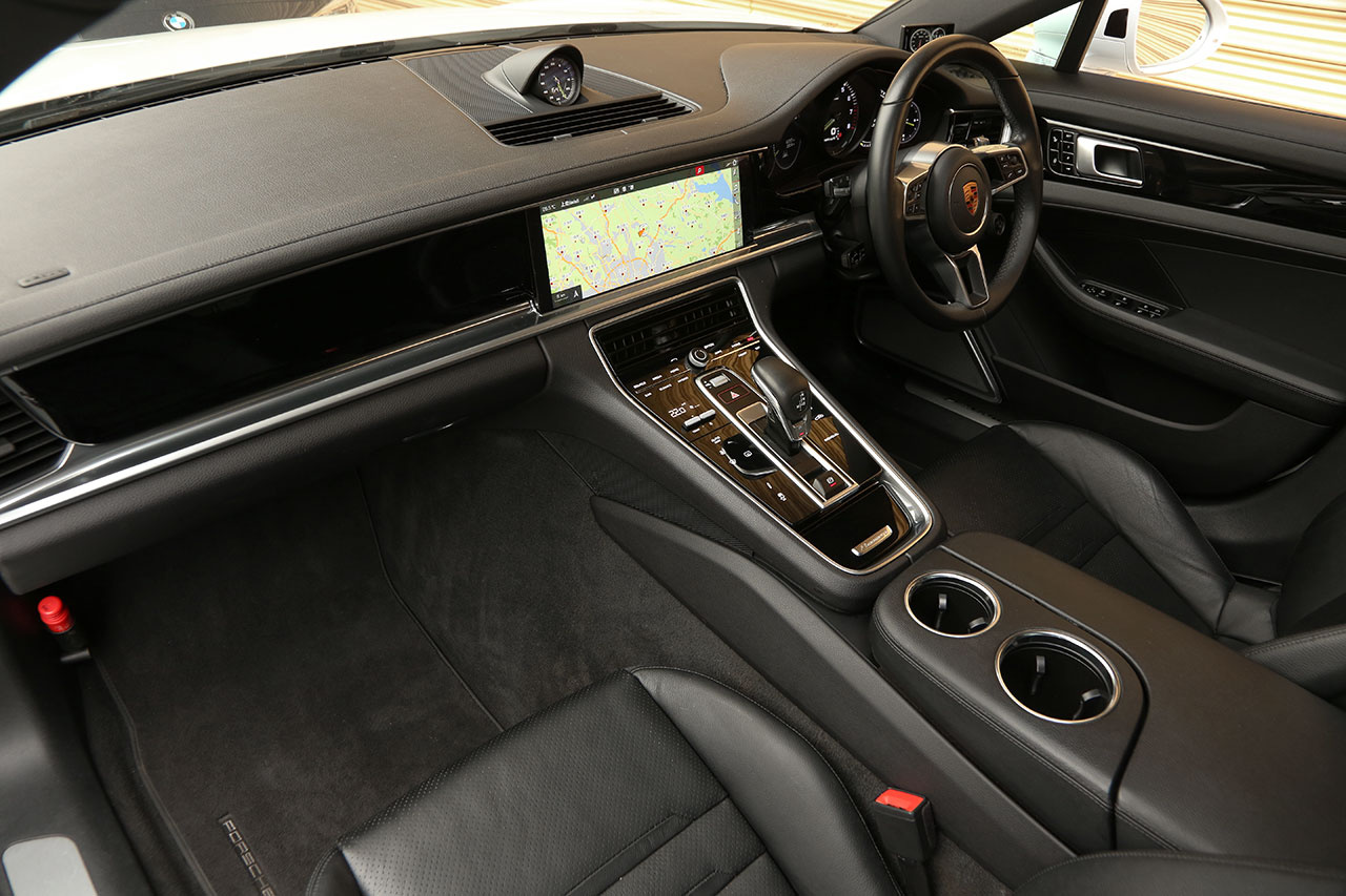 2018 Porsche PANAMERA null