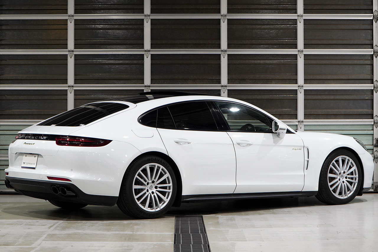 2018 Porsche PANAMERA null