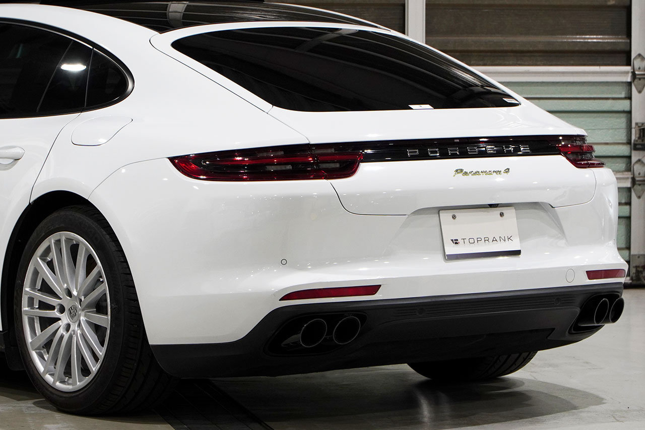 2018 Porsche PANAMERA null