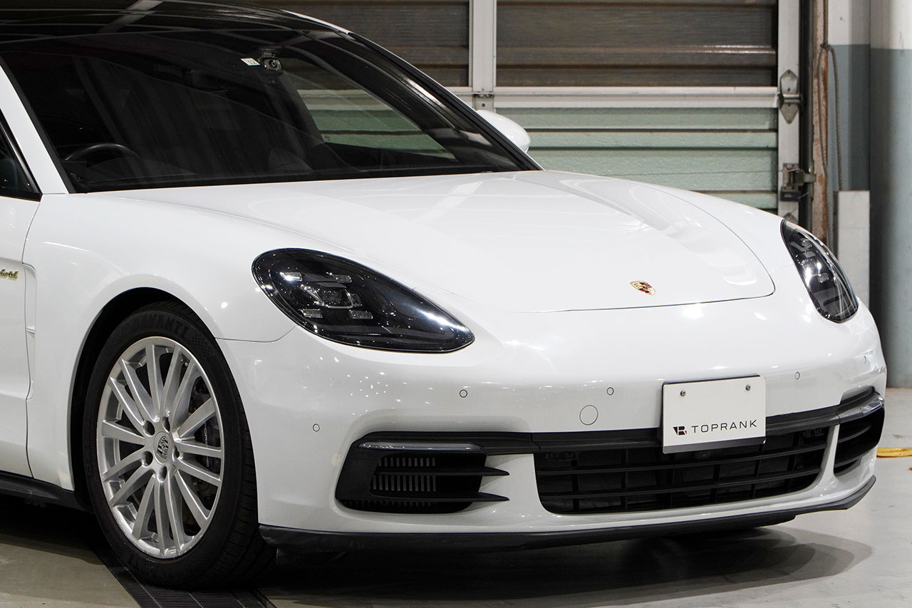 2018 Porsche PANAMERA null