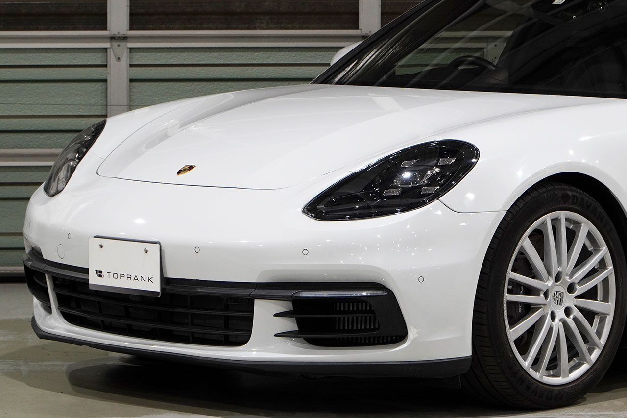 2018 Porsche PANAMERA null