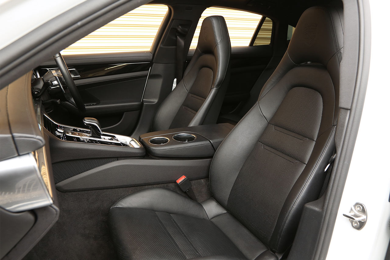2018 Porsche PANAMERA null