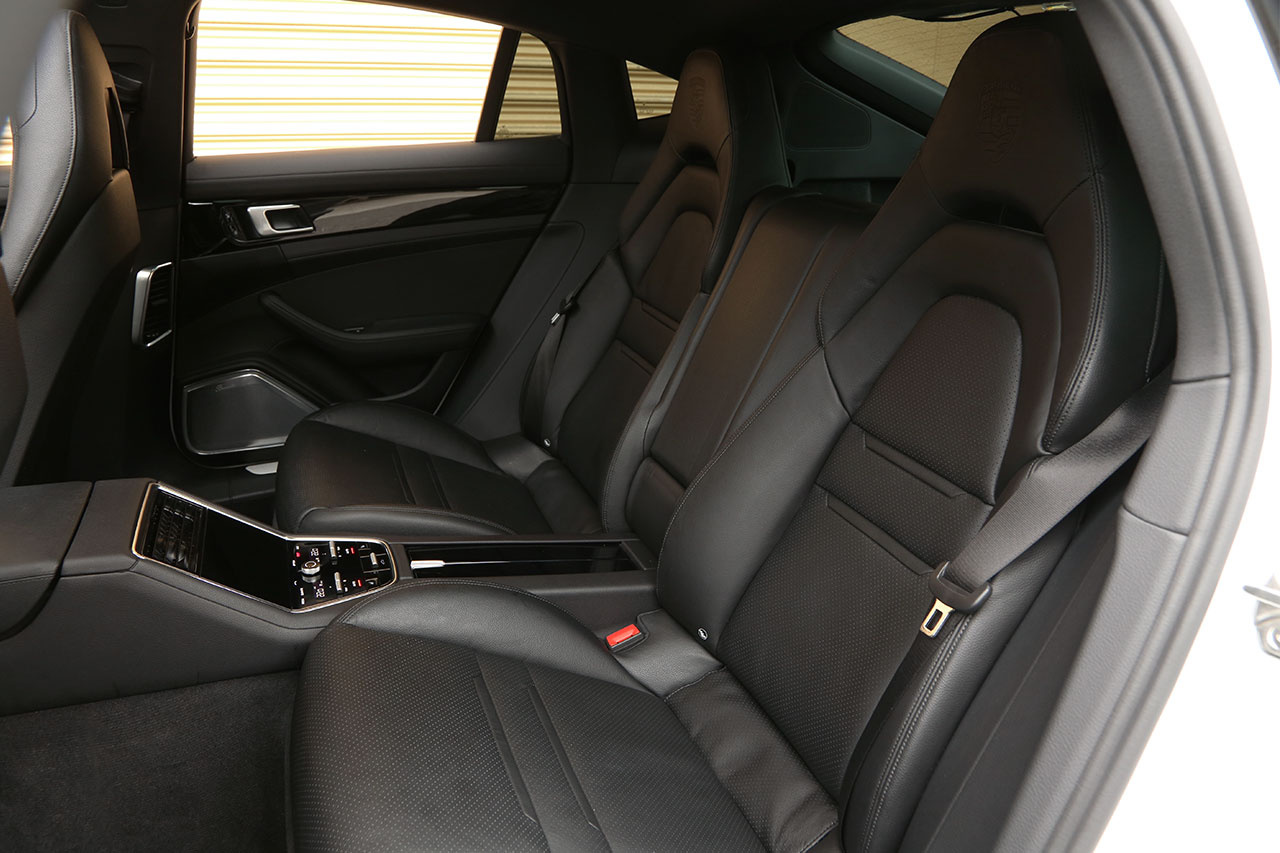 2018 Porsche PANAMERA null