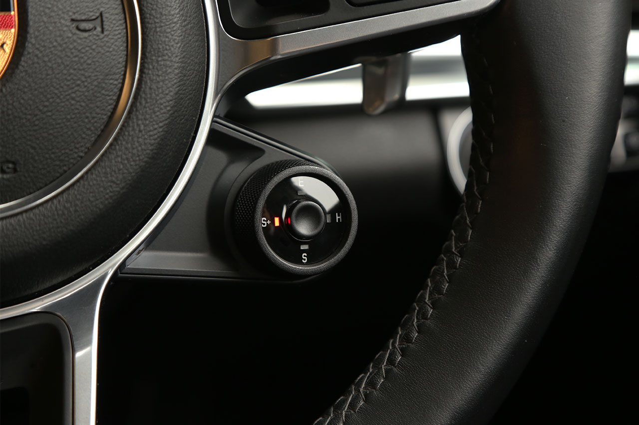 2018 Porsche PANAMERA null