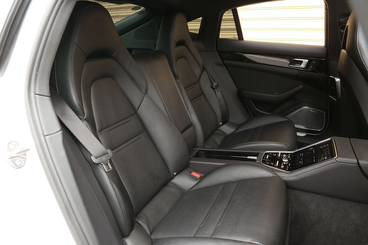 2018 Porsche PANAMERA null