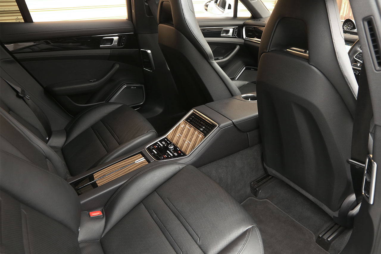2018 Porsche PANAMERA null