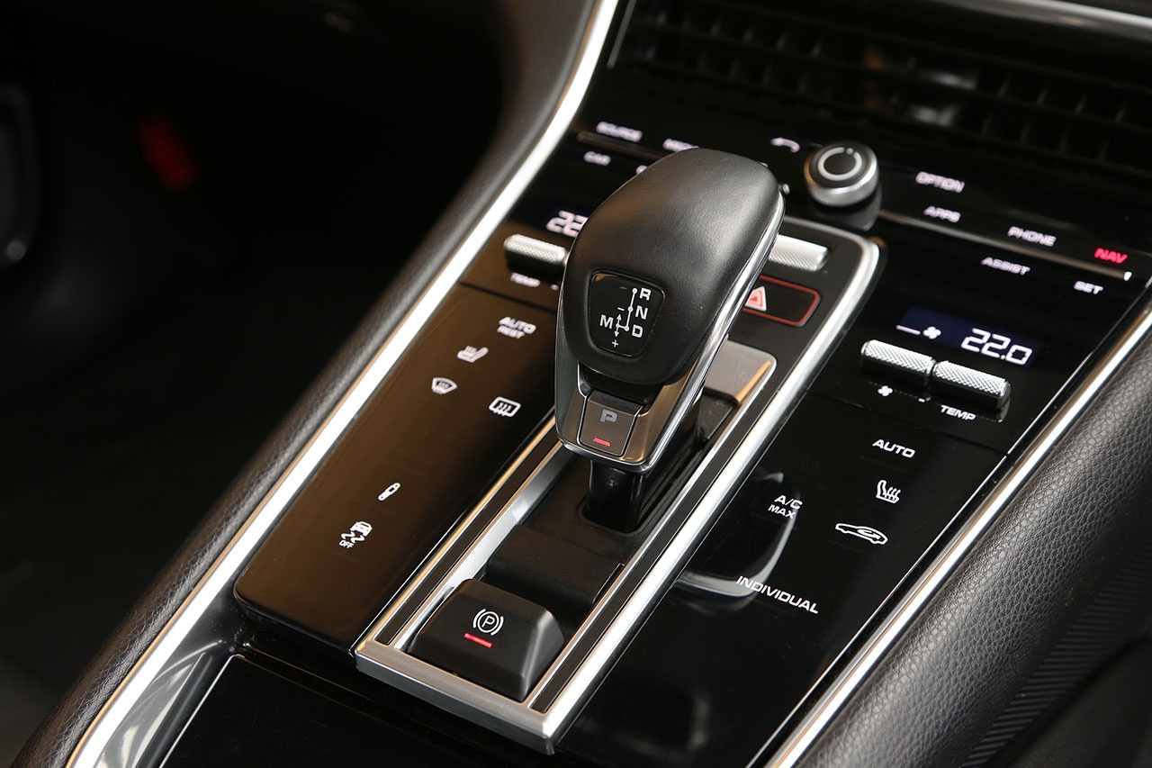 2018 Porsche PANAMERA null