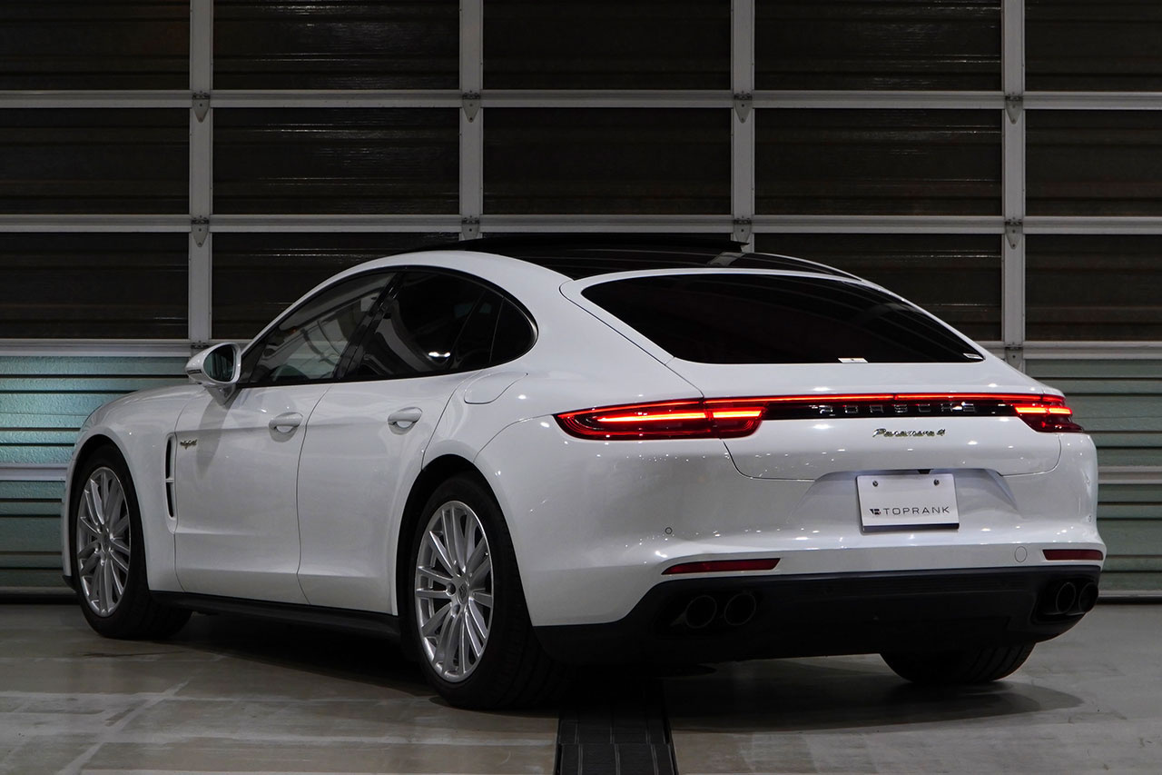 2018 Porsche PANAMERA null