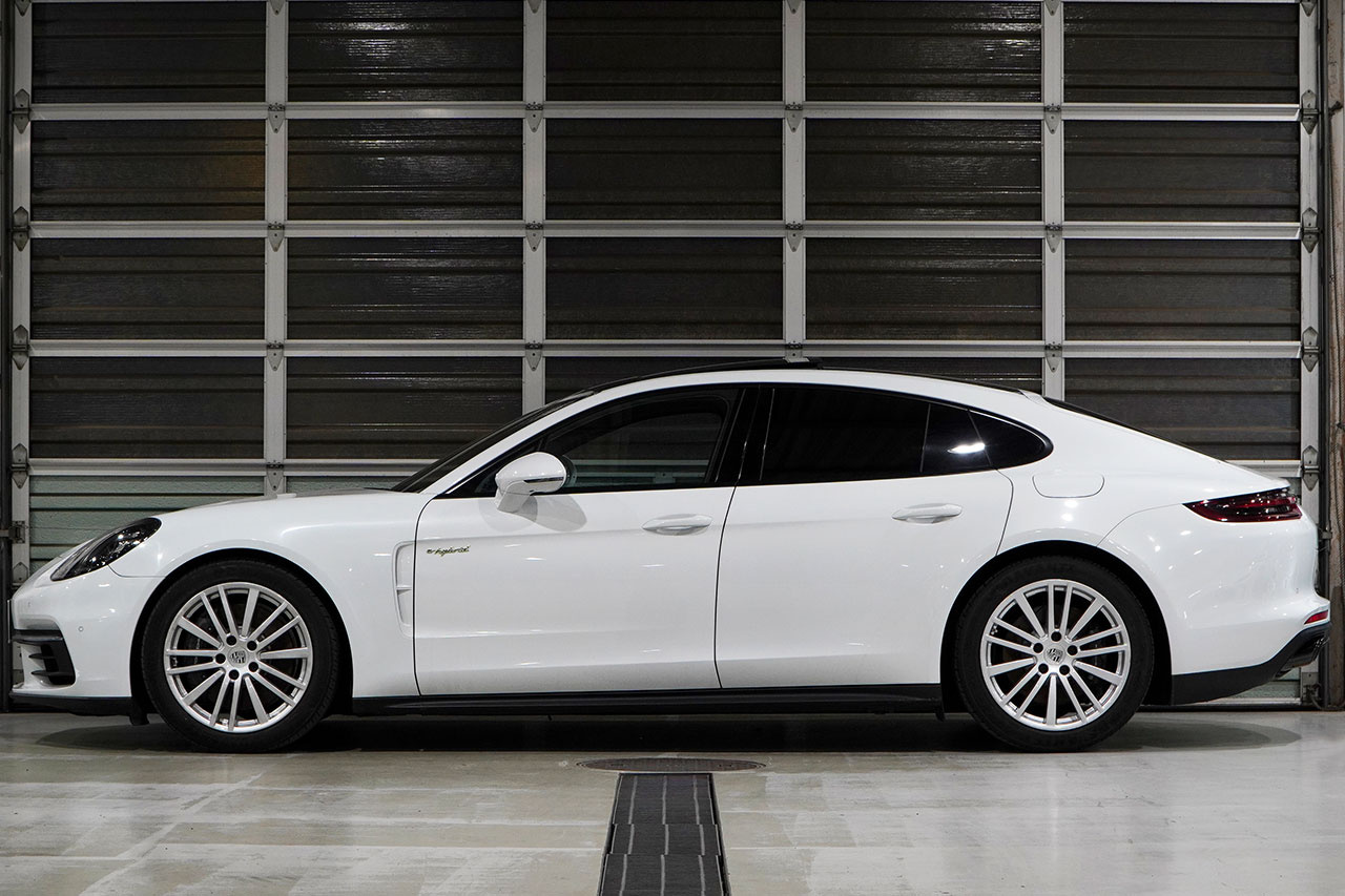 2018 Porsche PANAMERA null