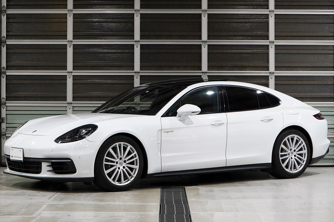 2018 Porsche PANAMERA null