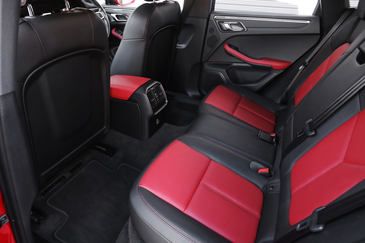 2020 Porsche MACAN null