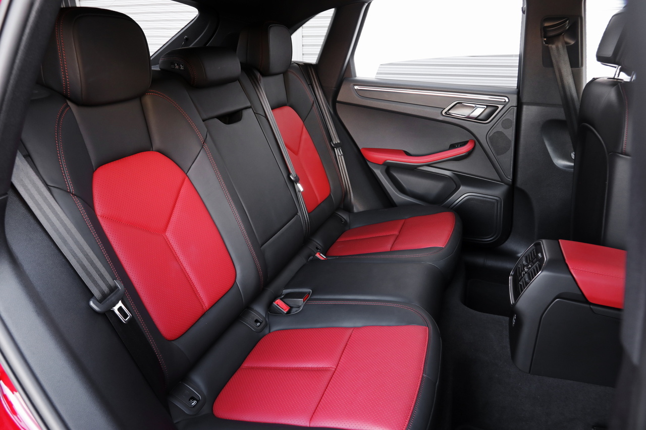 2020 Porsche MACAN null