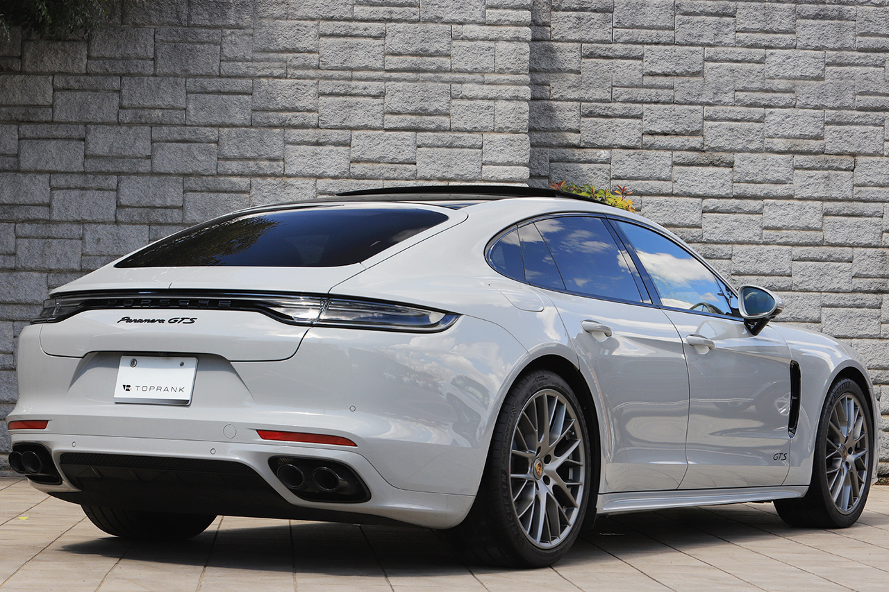 2022 Porsche PANAMERA null