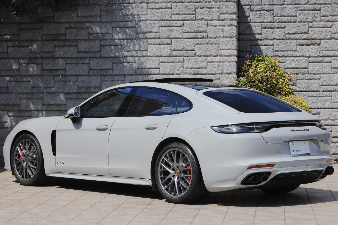 2022 Porsche PANAMERA null