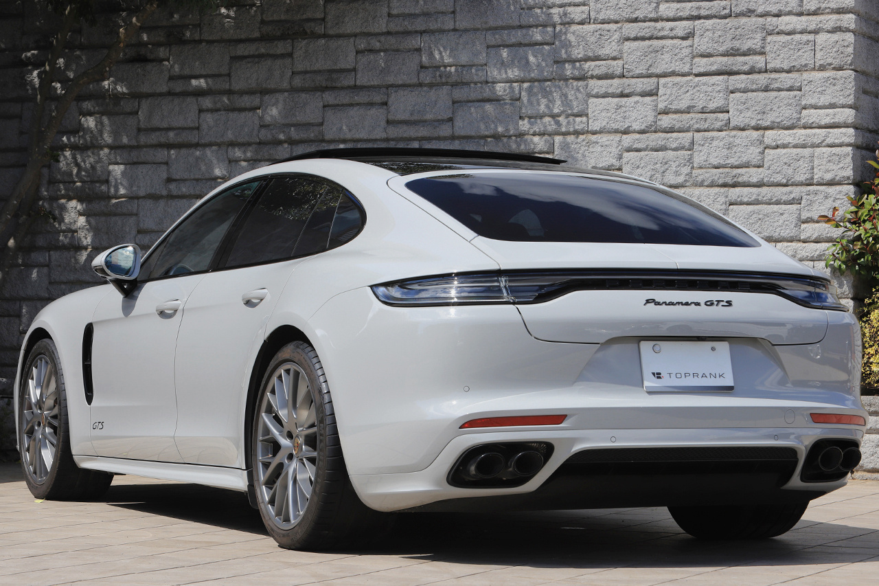 2022 Porsche PANAMERA null