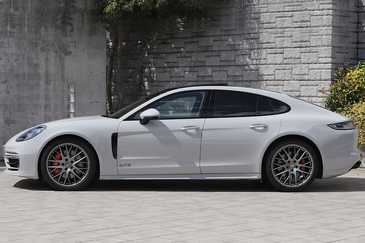 2022 Porsche PANAMERA null