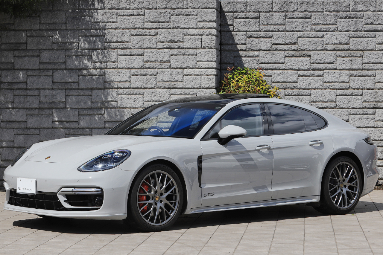 2022 Porsche PANAMERA null